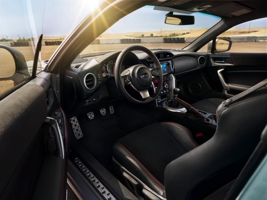 Интерьер Subaru BRZ Series.Gray (ZC6) 2018 года  (NA) (фото 3 из 4)